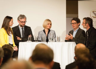 On the podium: Elisabeth Eidenberger (OÖN), Michael Strugl (Academia Superior), Brigitte Haider (Oberbank), Wolfgang Güttel (JKU), Thomas Windischbauer (Silhouette)