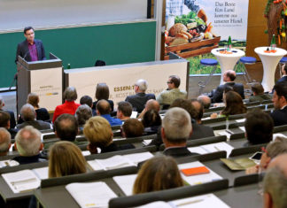 Ethnologist Prof. Dr. Marin Trenk (Goethe University Frankfurt/Main) talked about culinary globalisation [(c) Land OÖ/Stinglmayr]