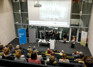 Foto 4: Diskussion mit dem Publikum beim 4. Crossing Art & Science